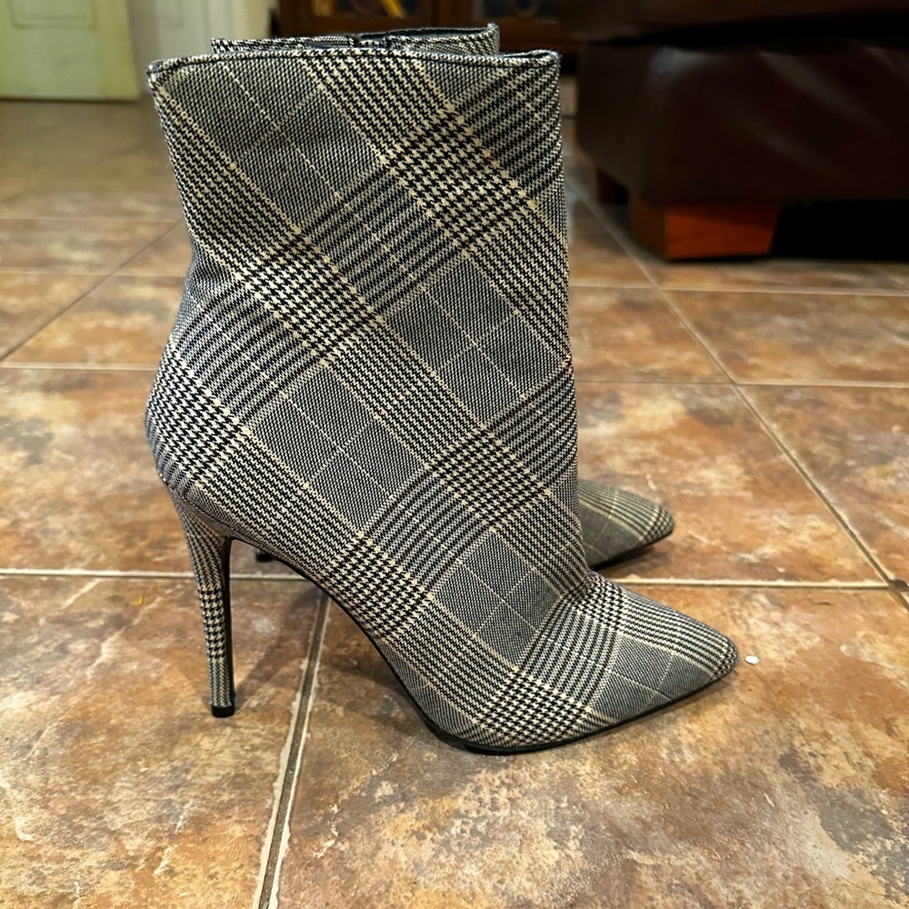 Brown plaid pointy toe boots